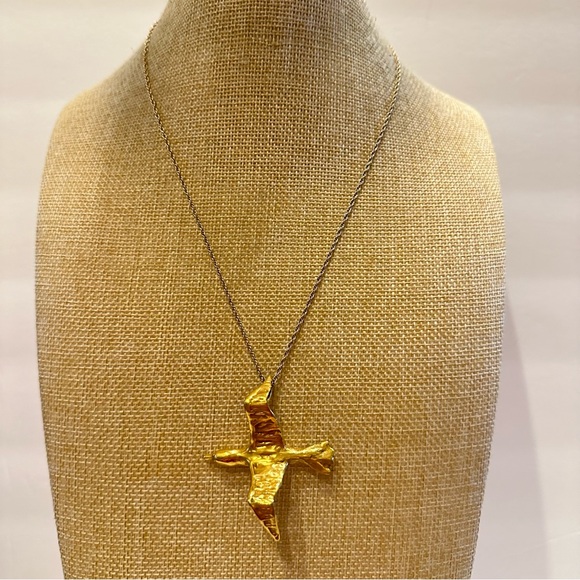 Avon Necklace gold tone chain w/ Sea Gull pendant - Picture 5 of 12